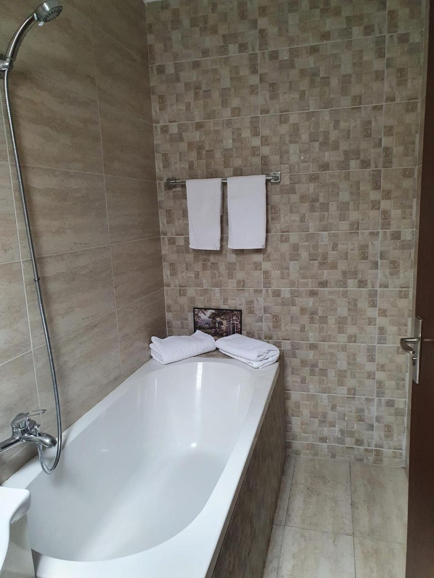 Ayana Central House ออราแด ภายนอก รูปภาพ